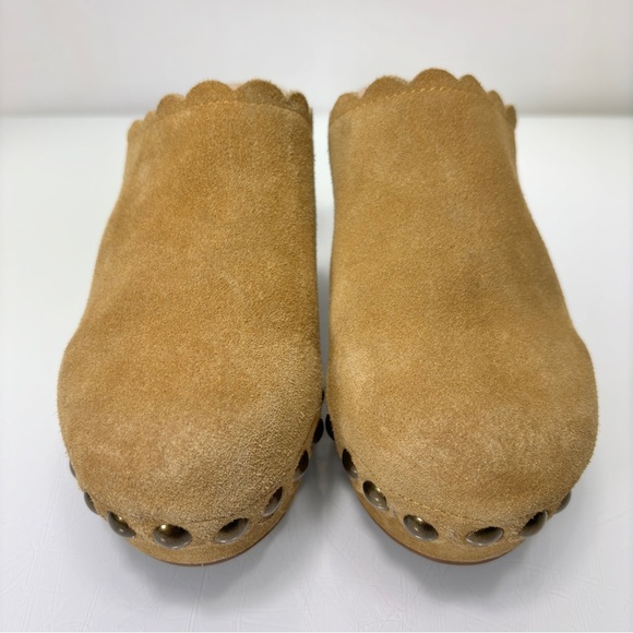 Chocolat Blu Gemini Scalloped Studded Tan Suede Heeled Clogs Size 6 - Picture 4 of 15